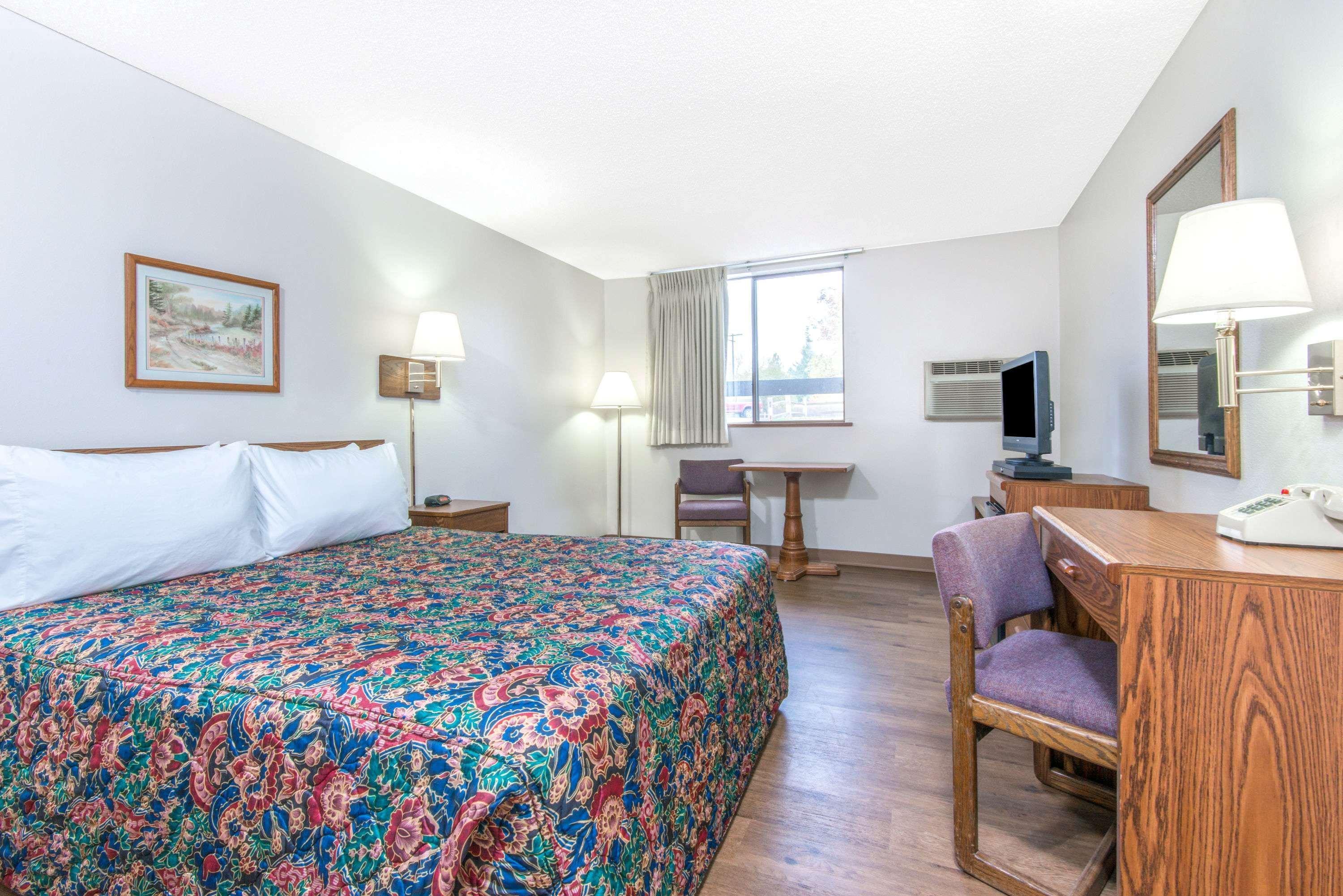 Super 8 By Wyndham Missoula/Brooks Street Otel Dış mekan fotoğraf